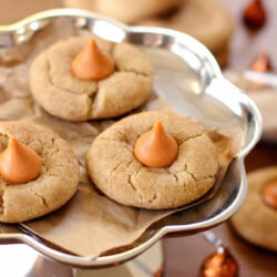 A tray with pumpkin snickerdoodle cookies.