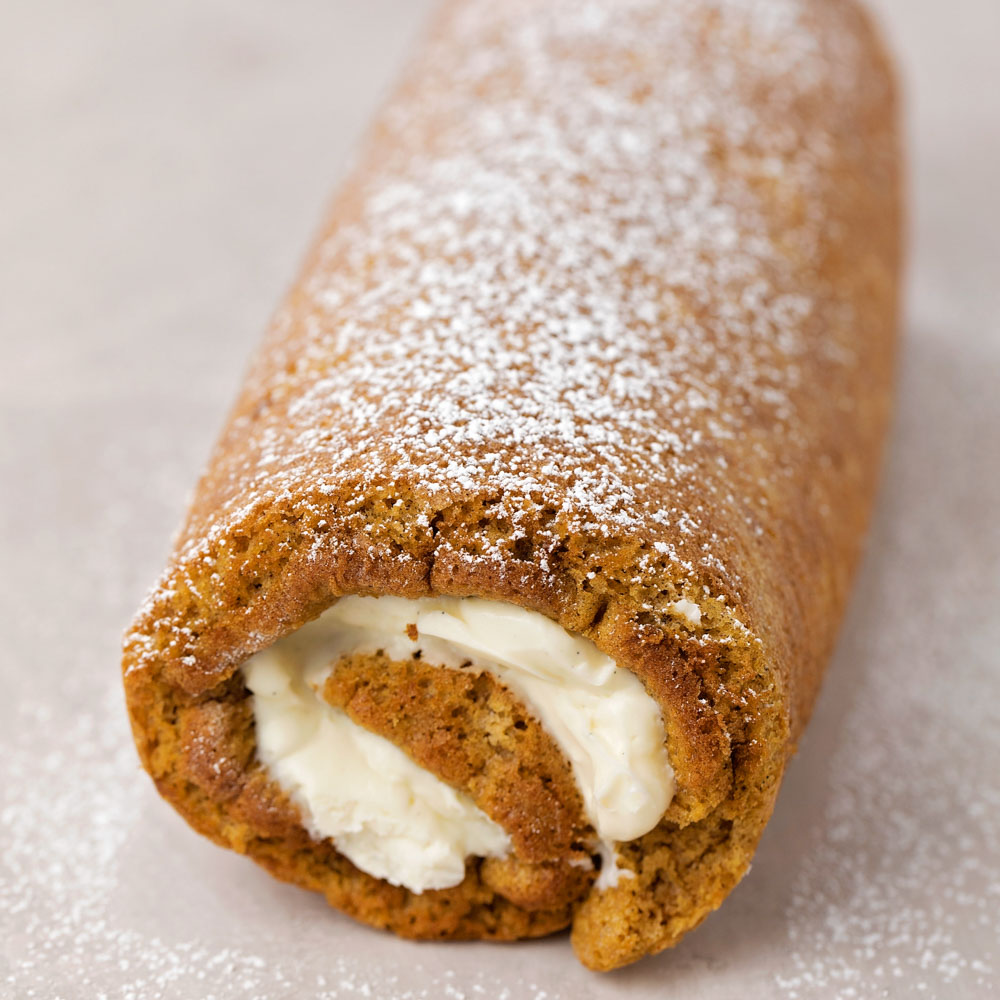 How to roll pumpkin cake for pumpkin roll