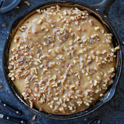Praline pumpkin cake in a cast iron skillet.
