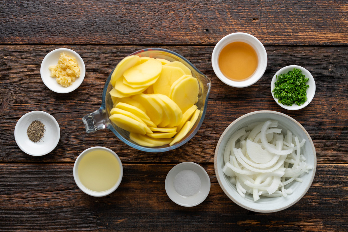 Ingredients for smothered potatoes.