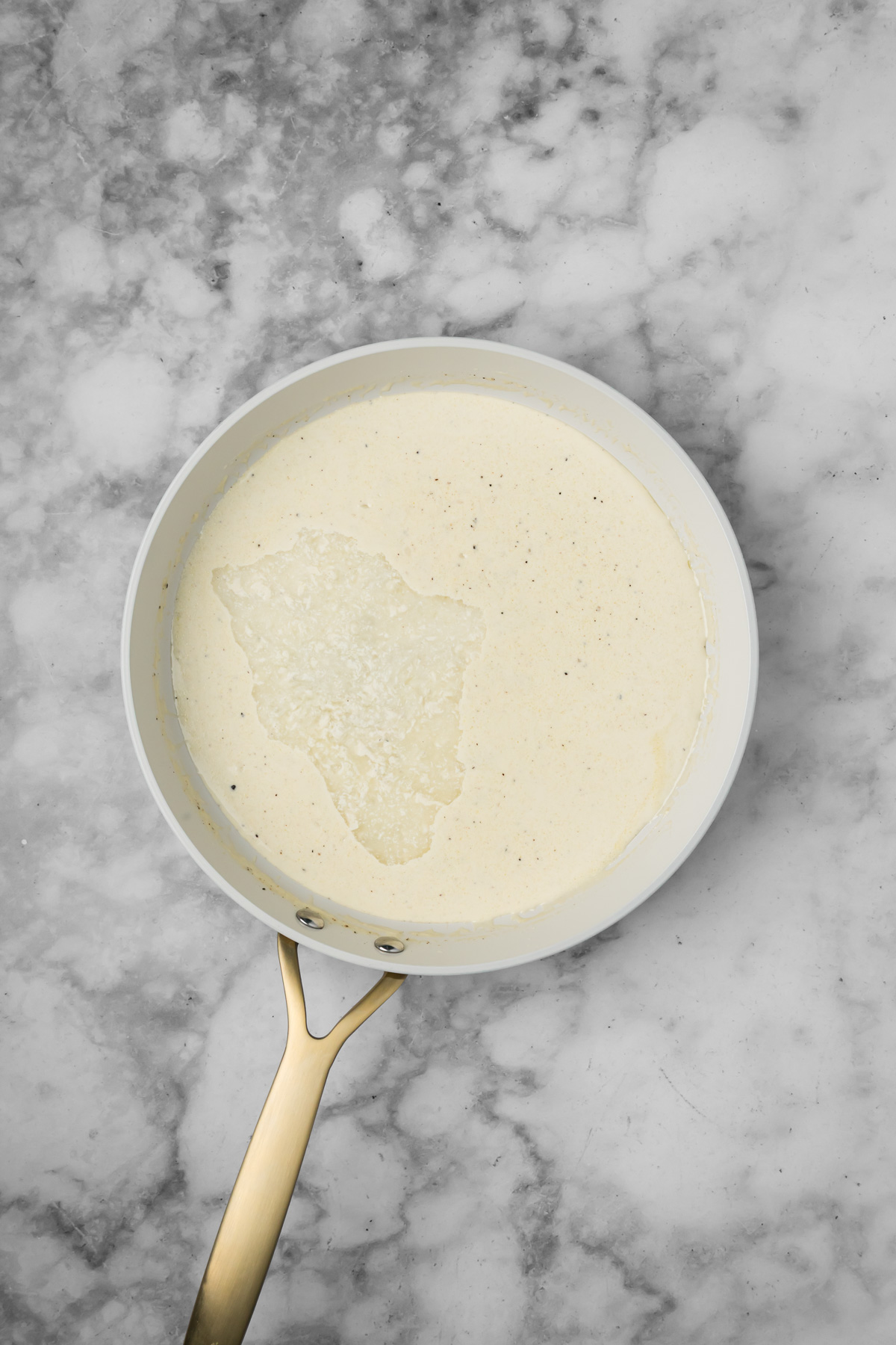 Fresh lemon juice added into the saucepan.